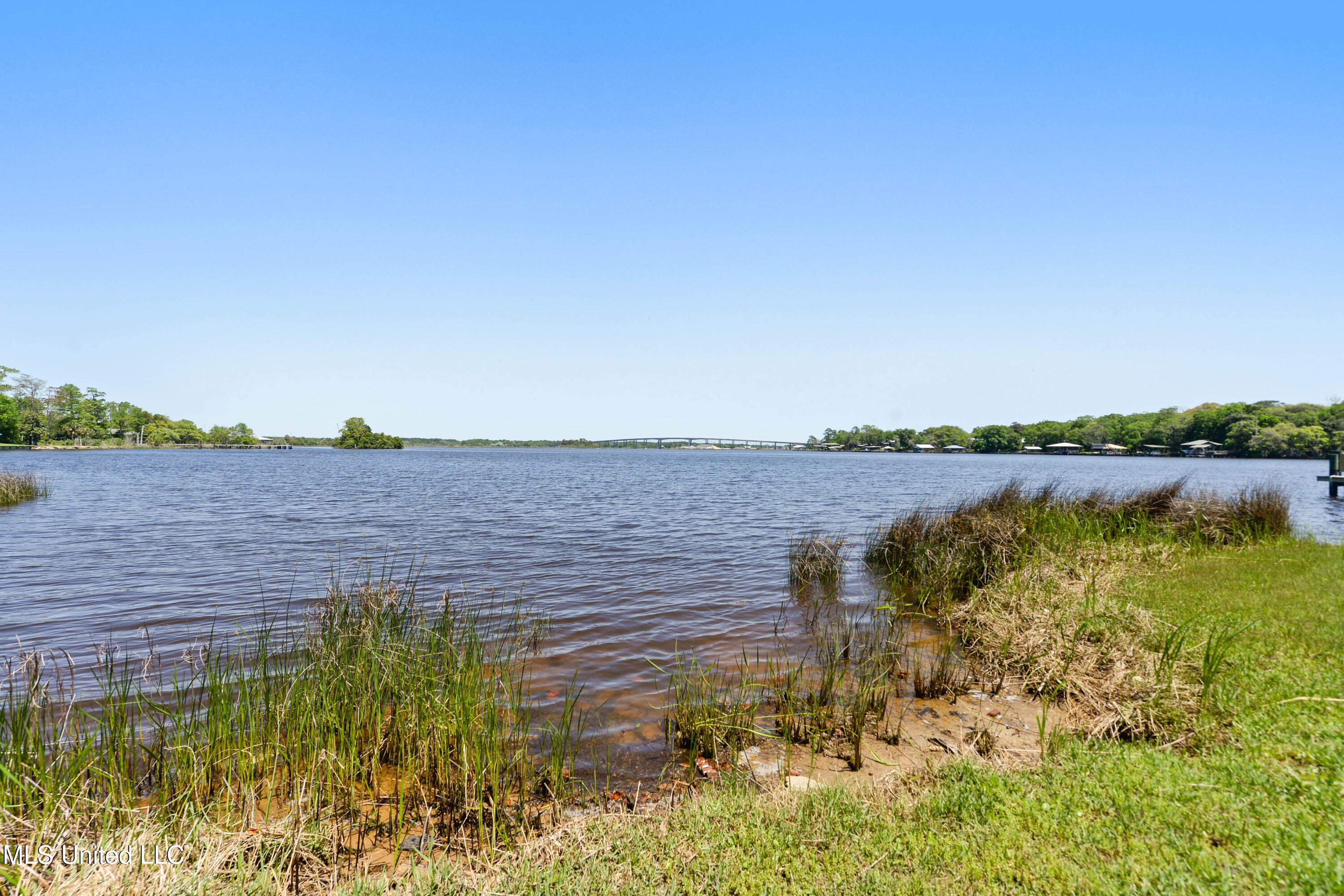 5212 Lakeview Drive, Moss Point, Mississippi image 6