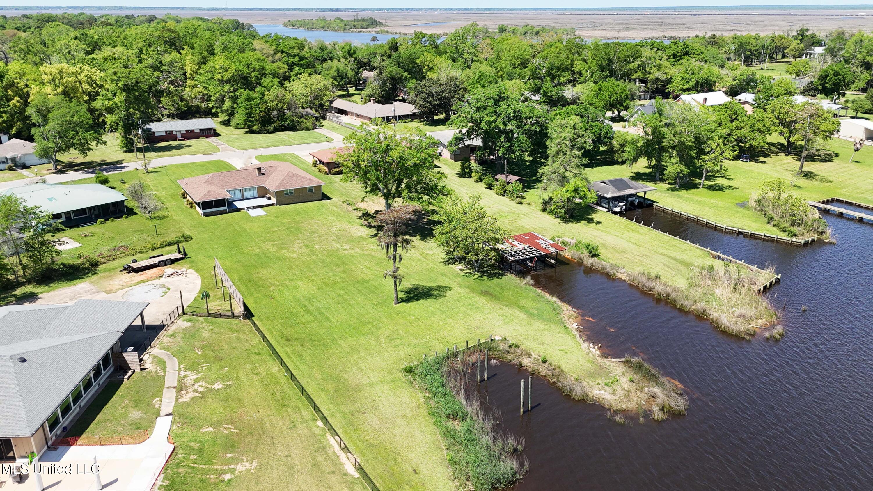 5212 Lakeview Drive, Moss Point, Mississippi image 32