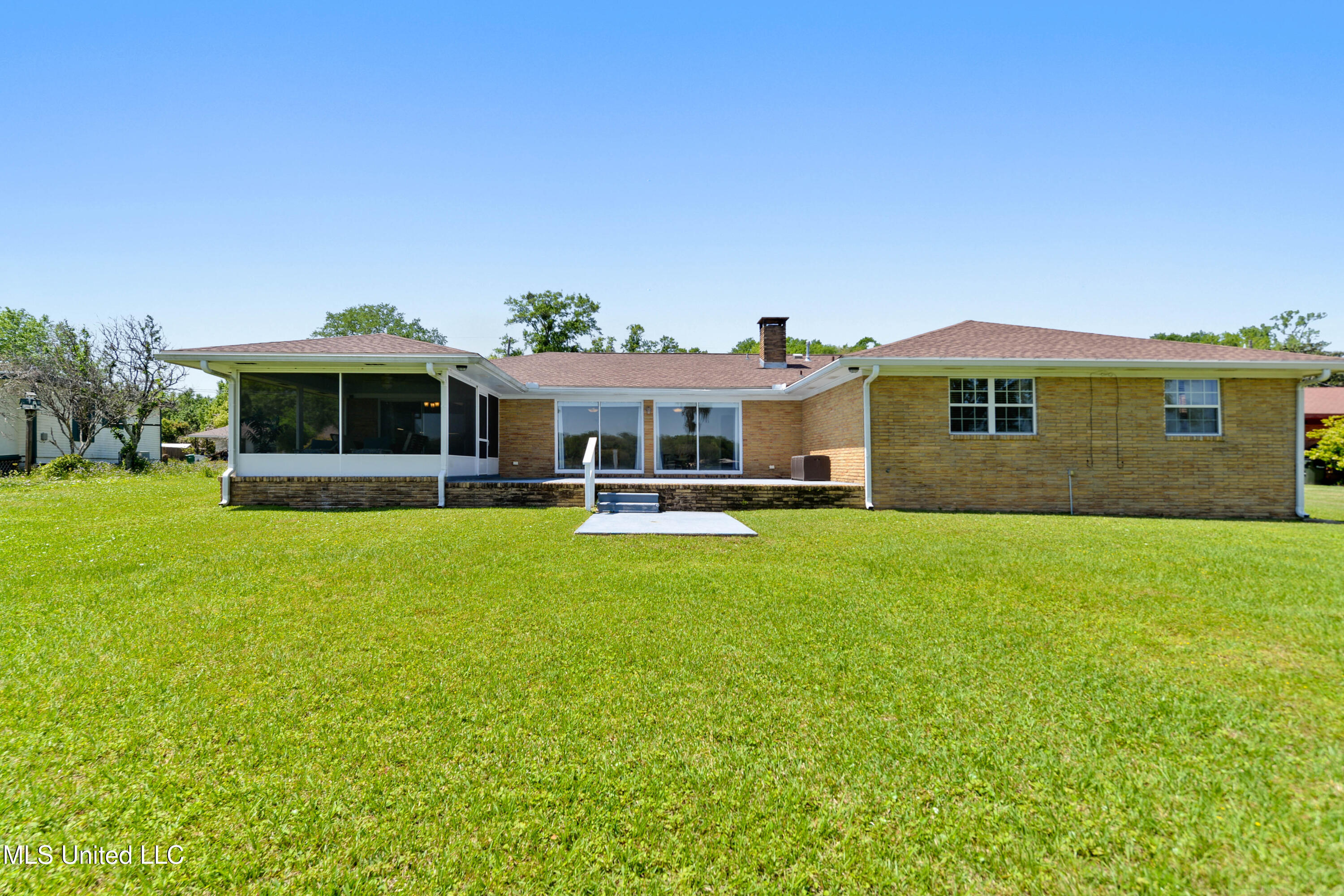 5212 Lakeview Drive, Moss Point, Mississippi image 28