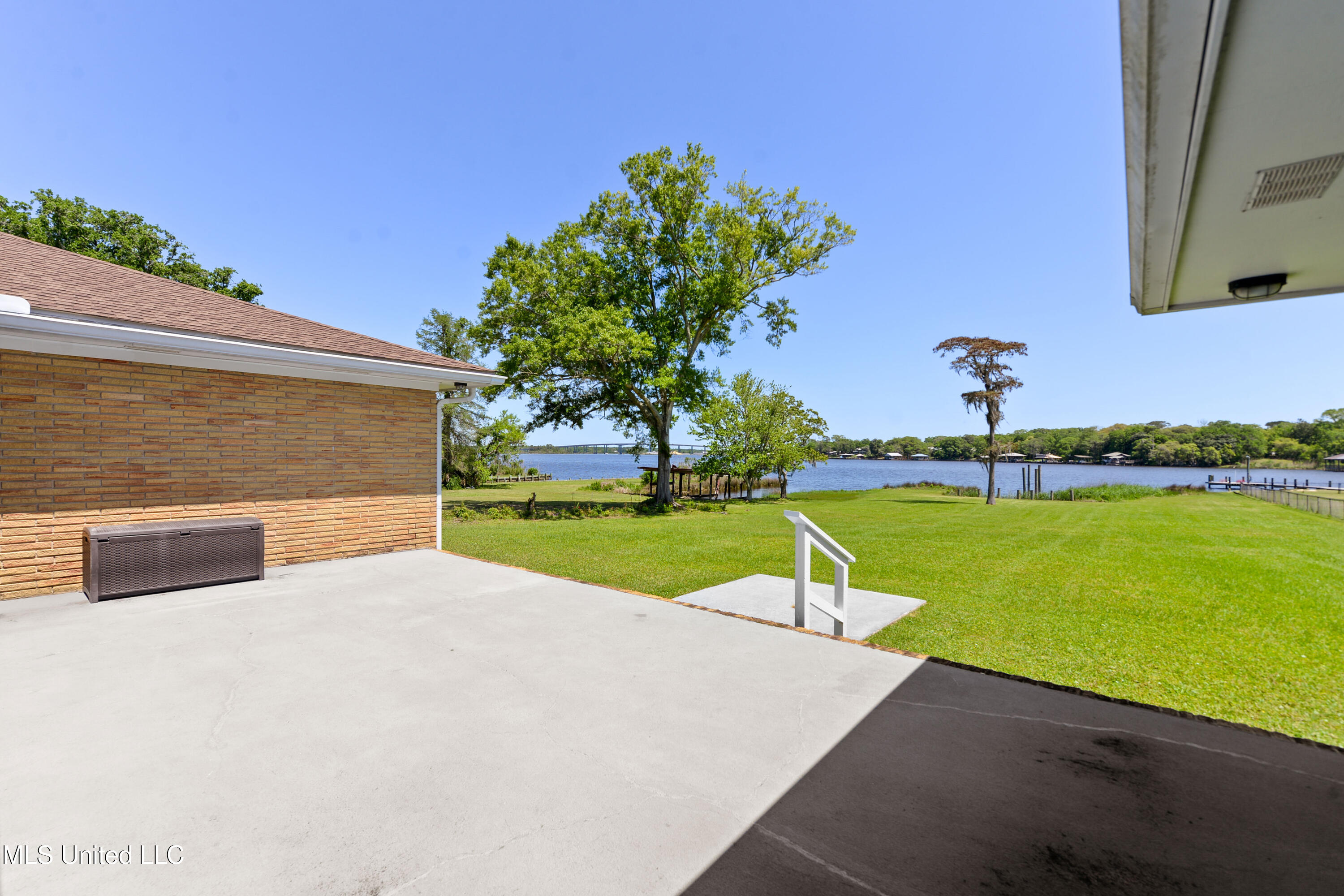 5212 Lakeview Drive, Moss Point, Mississippi image 27