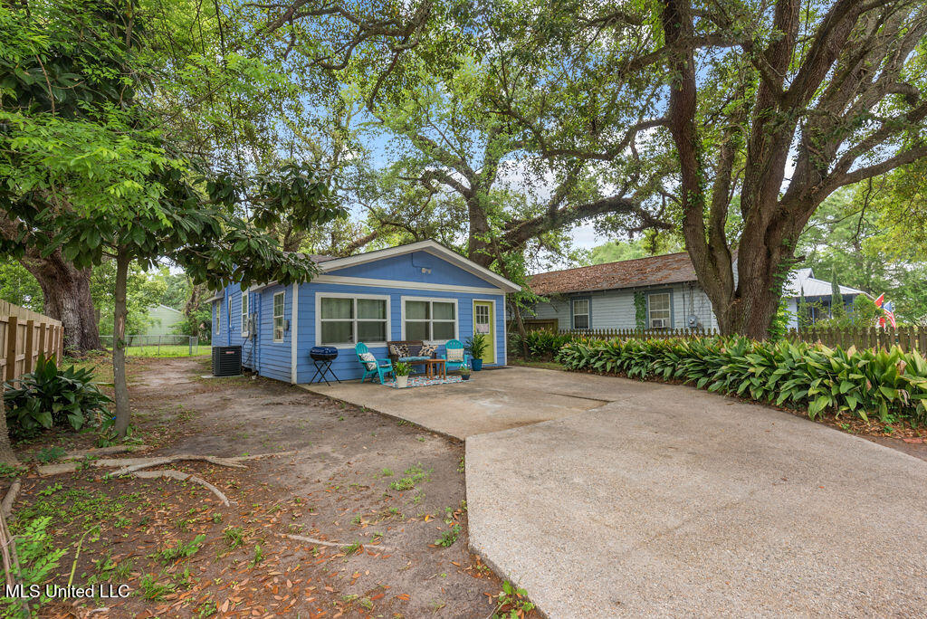 317 Ballentine Street, Bay Saint Louis, Mississippi image 7