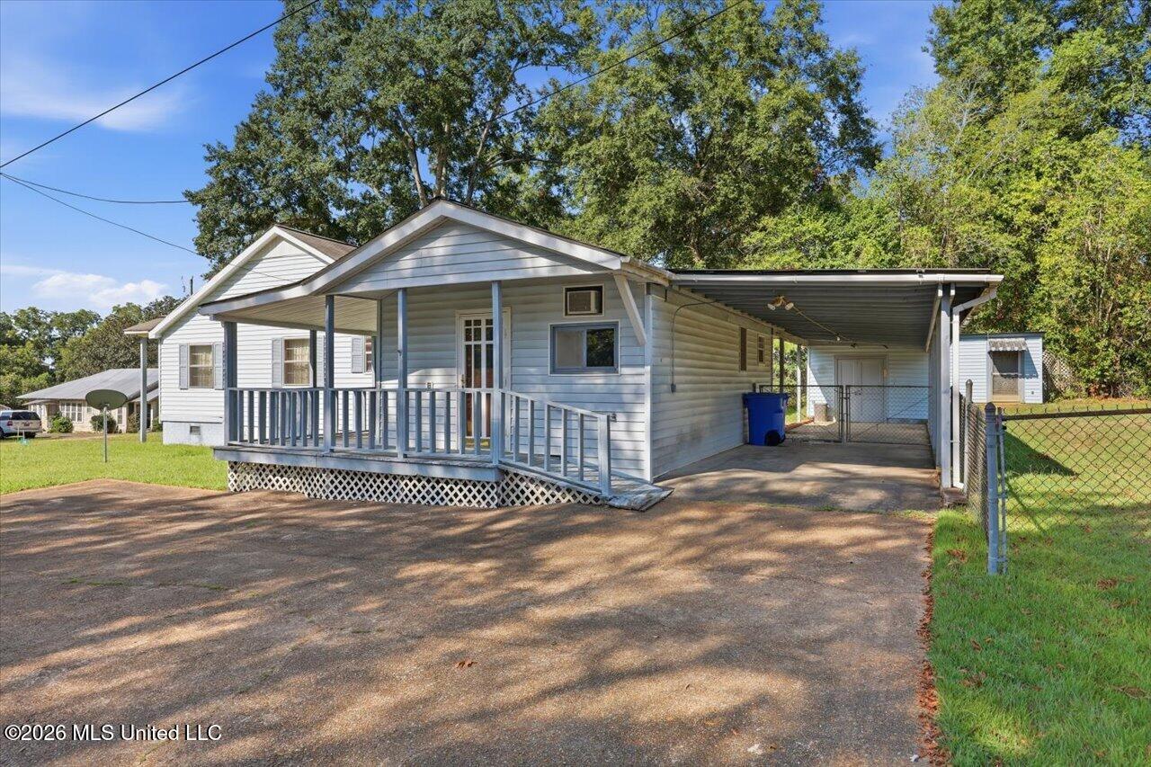 215 E Simpson