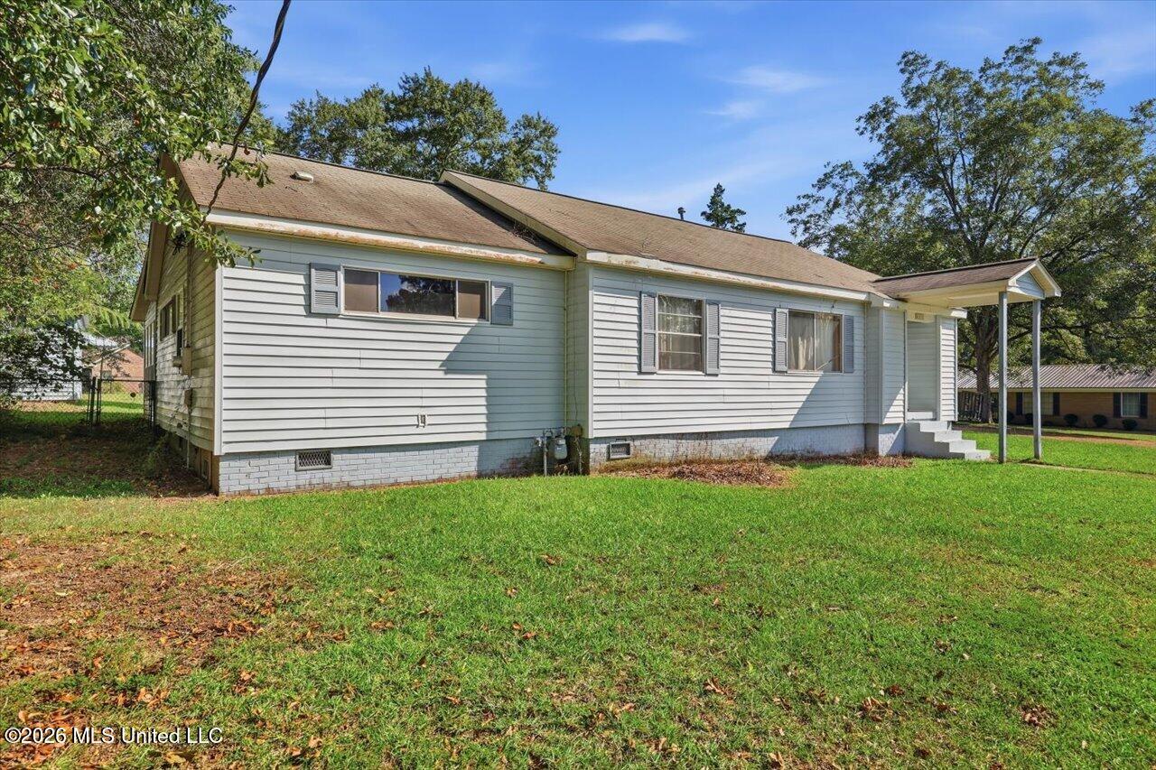 215 E Simpson