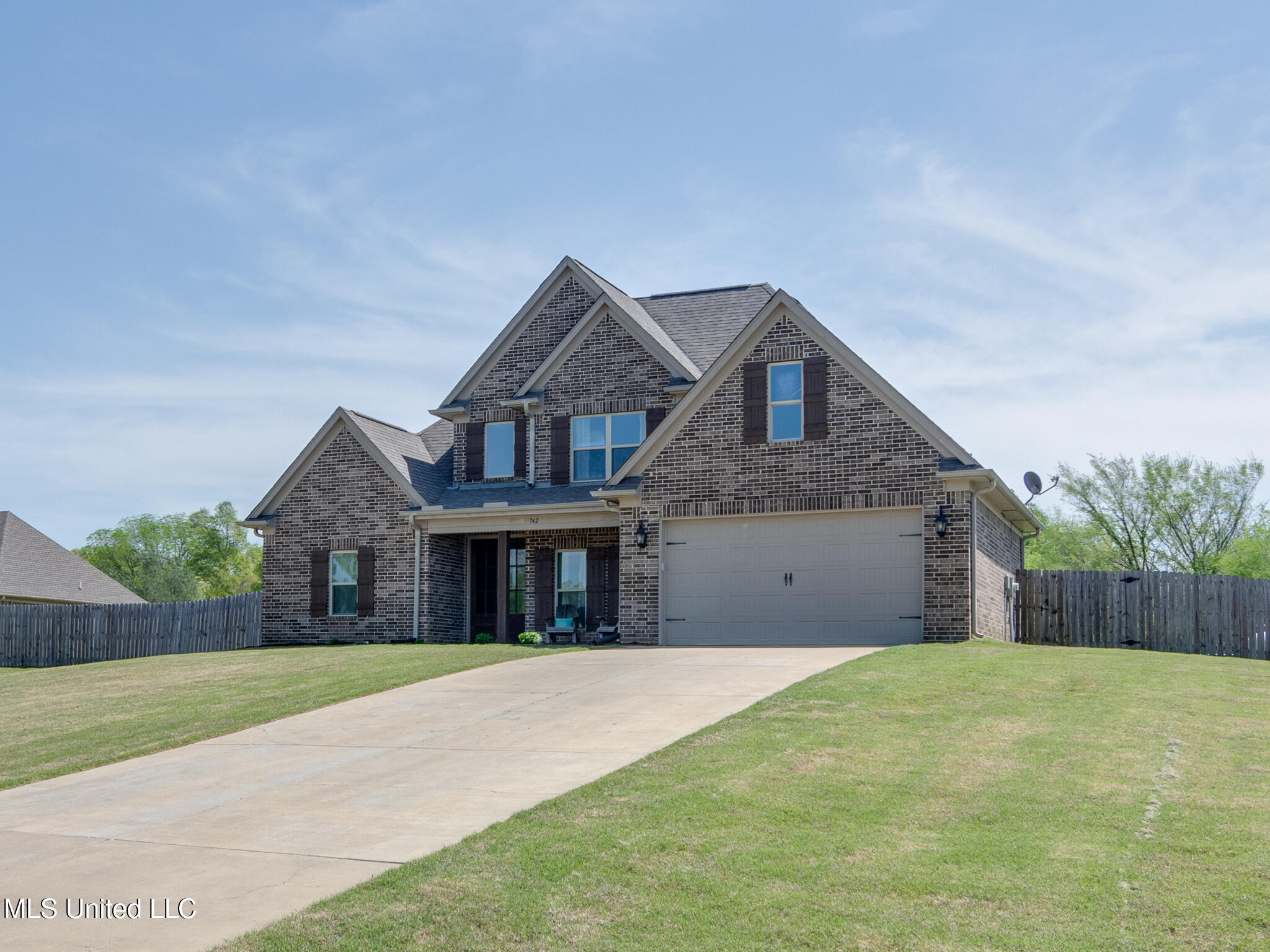 742 Moore Loop, Byhalia, Mississippi image 2