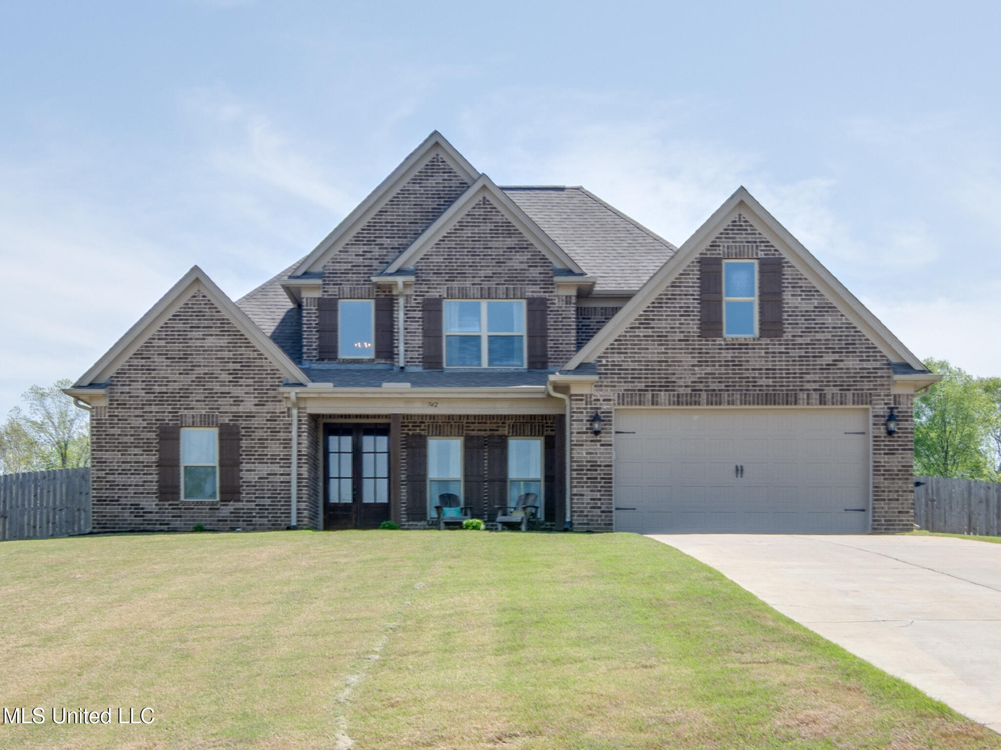 742 Moore Loop, Byhalia, Mississippi image 1