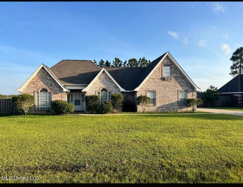 Homes For Rent - 2917 Village Circle<br/> Ocean Springs, MS 39564