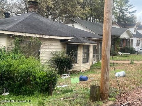 Homes For Sale - 1135 S Mound Street<br/> Grenada, MS 38901
