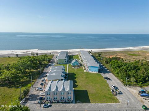 Condo For Sale - 1515 E Beach Boulevard<br/> Harrison County, Pass Christian, MS 39571