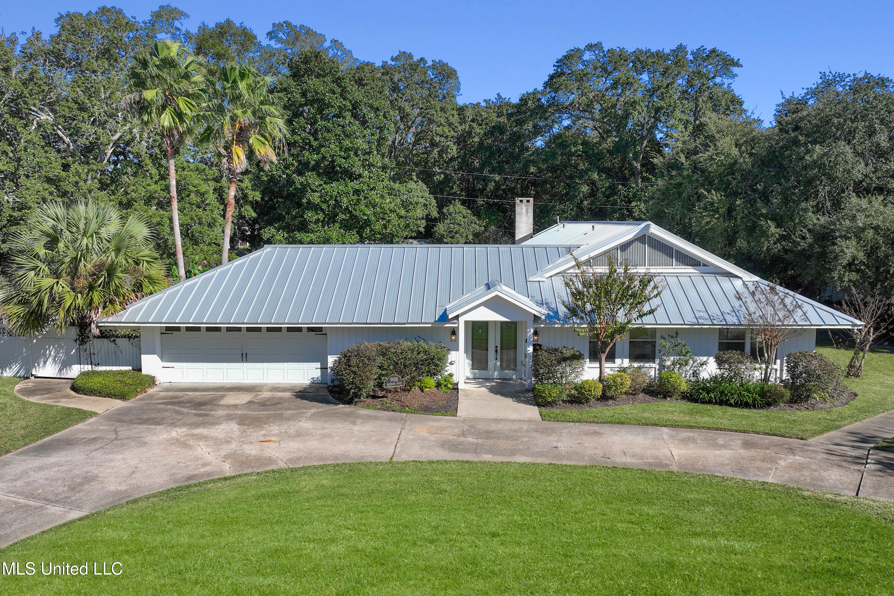 908 Eastwood Street, Pascagoula, Mississippi image 1