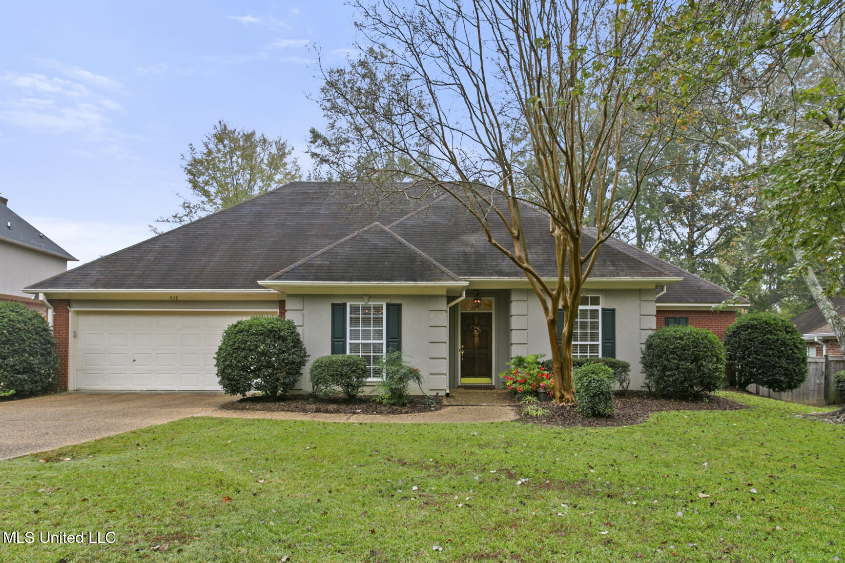 438 Autumn Creek Drive, Ridgeland, Mississippi image 1