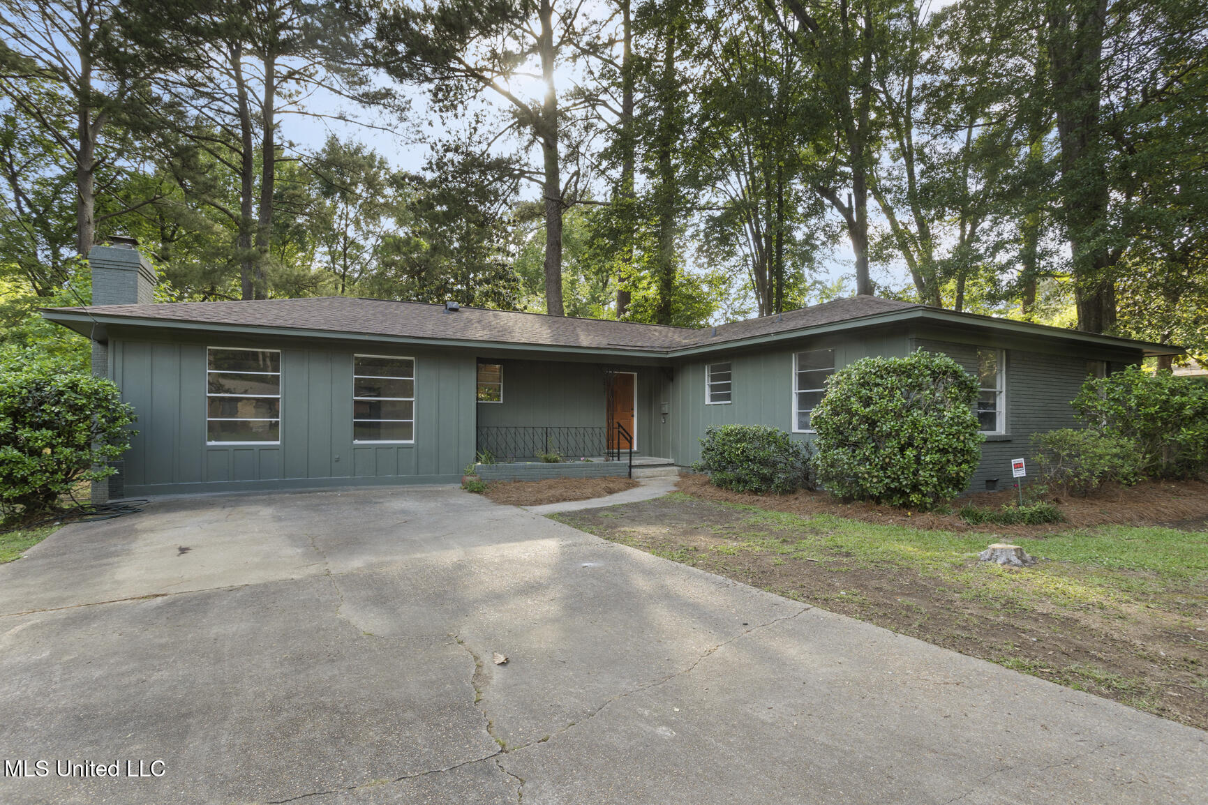 5457 Suffolk Drive, Jackson, Mississippi image 2