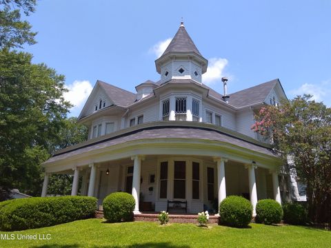 Homes For Sale - 207 E Percy Street<br/> Sunflower County, Indianola, MS 38751