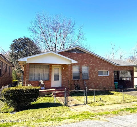 Homes For Sale - 9 Ray Street<br/> Adams County, Natchez, MS 39120