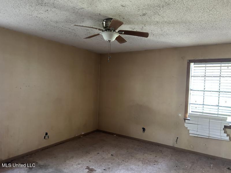 2728 Dogwood Lane, Moss Point, Mississippi image 12