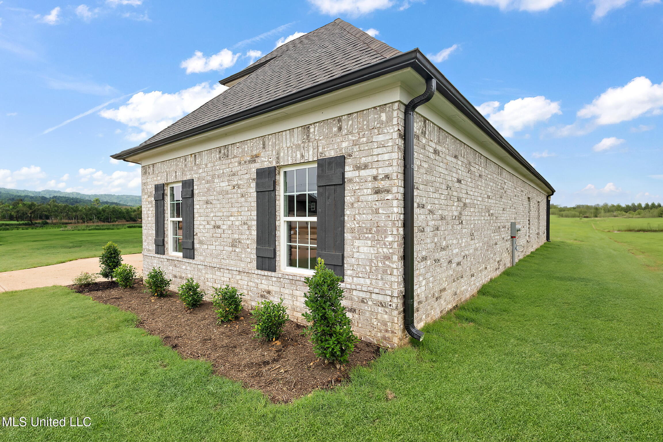 2245 Franklin Drive, Southaven, Mississippi image 2