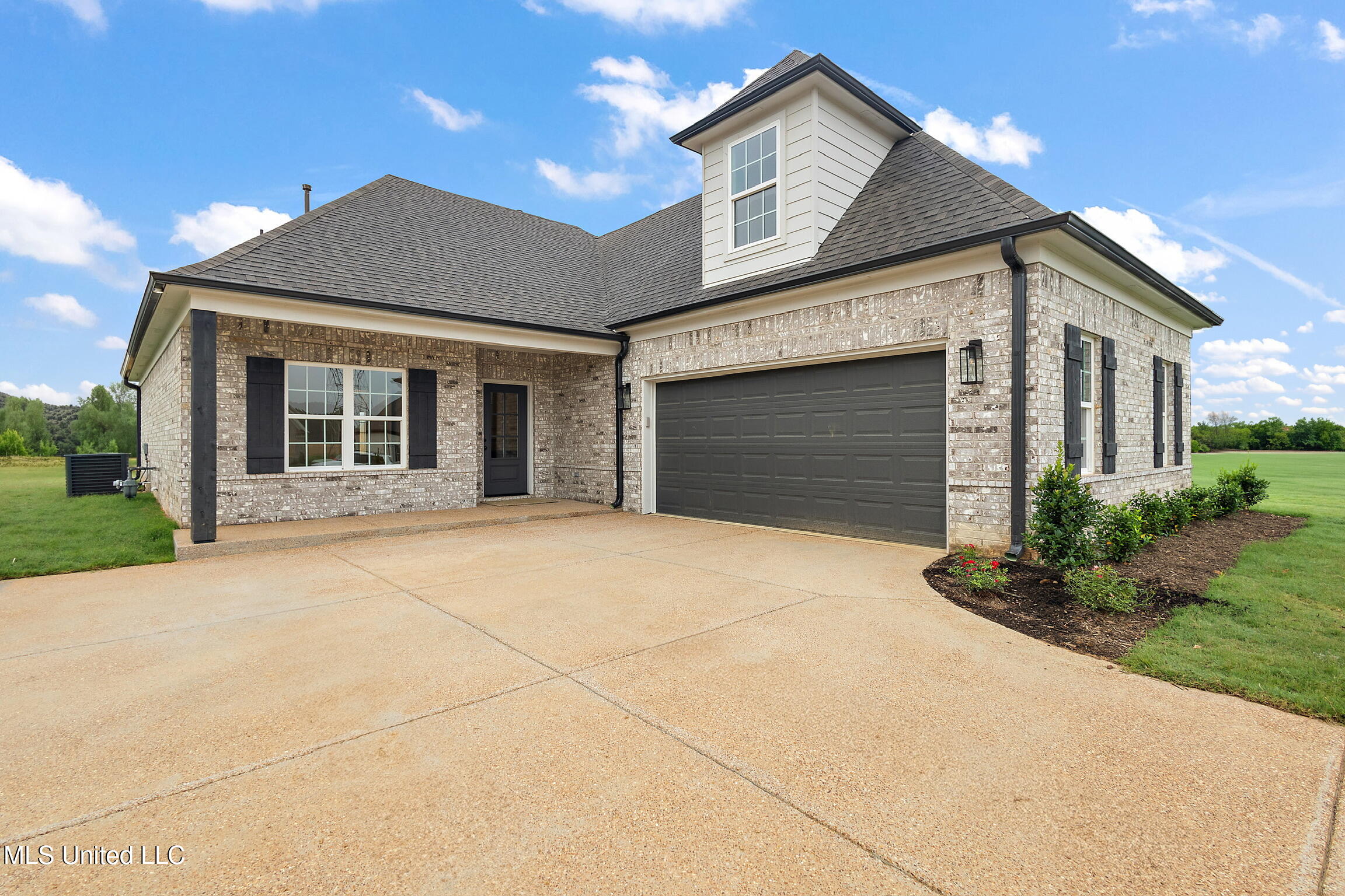 2245 Franklin Drive, Southaven, Mississippi image 1