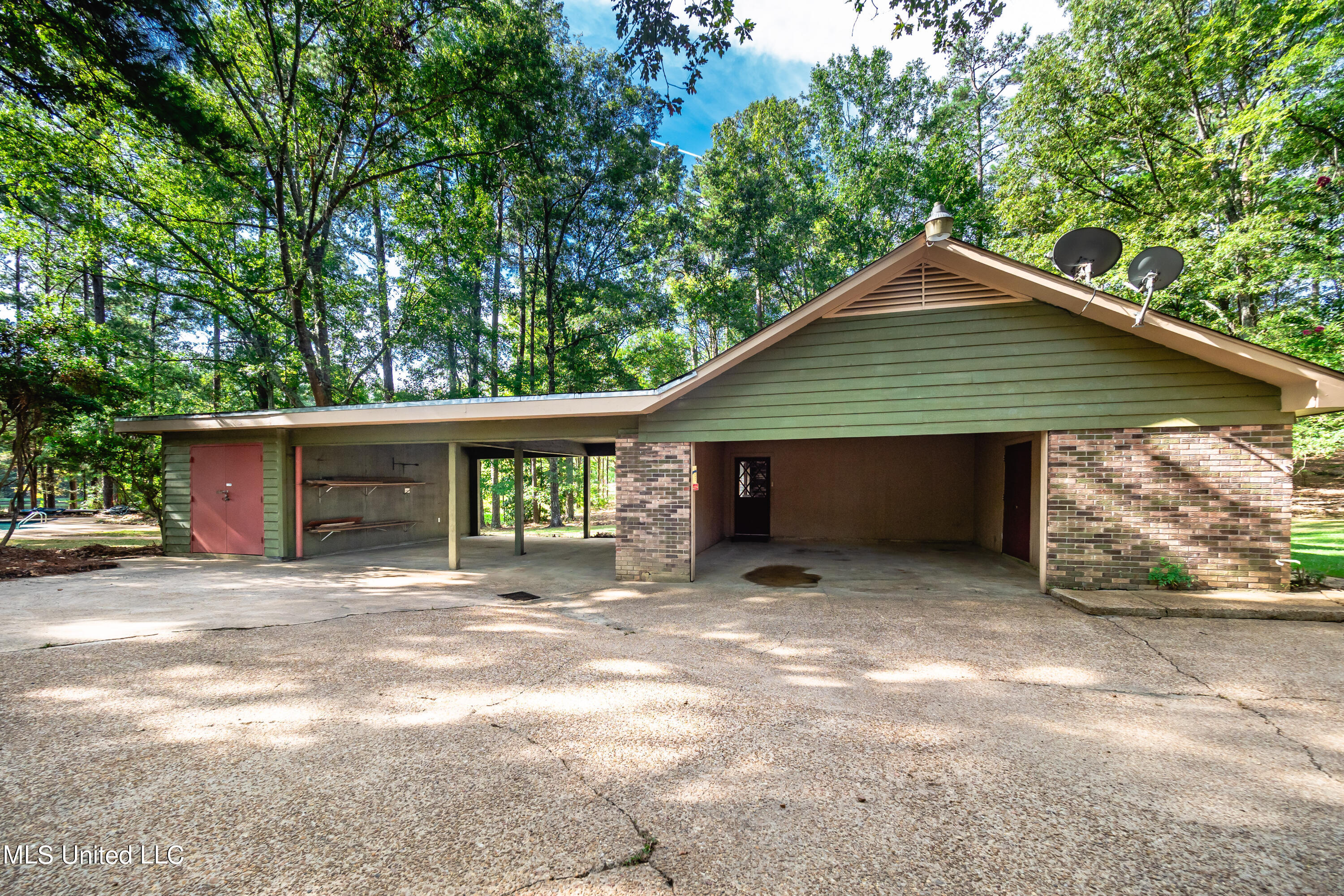 406 Springwood Circle, Terry, Mississippi image 5