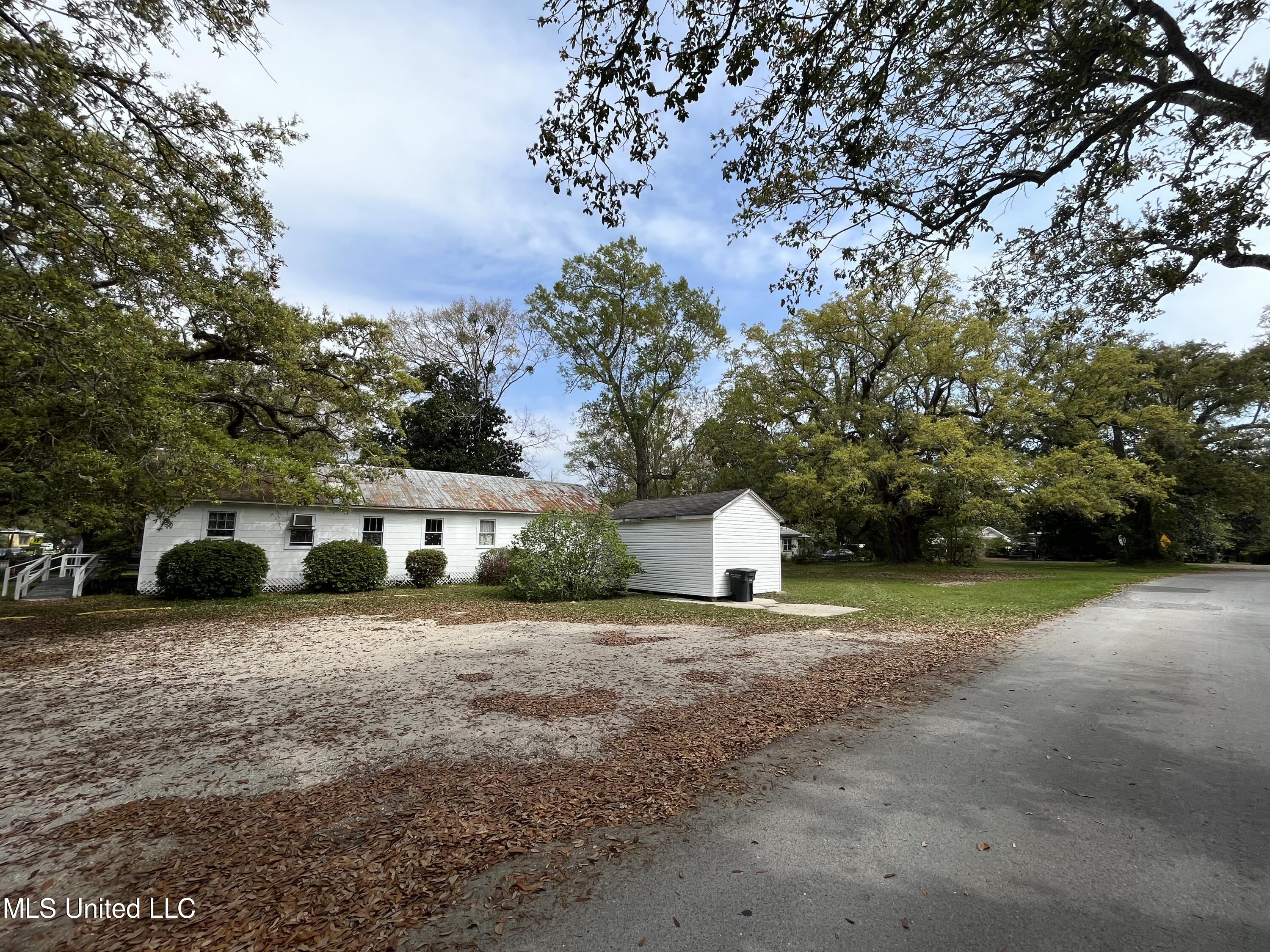 604 Magnolia Avenue, Ocean Springs, Mississippi image 1