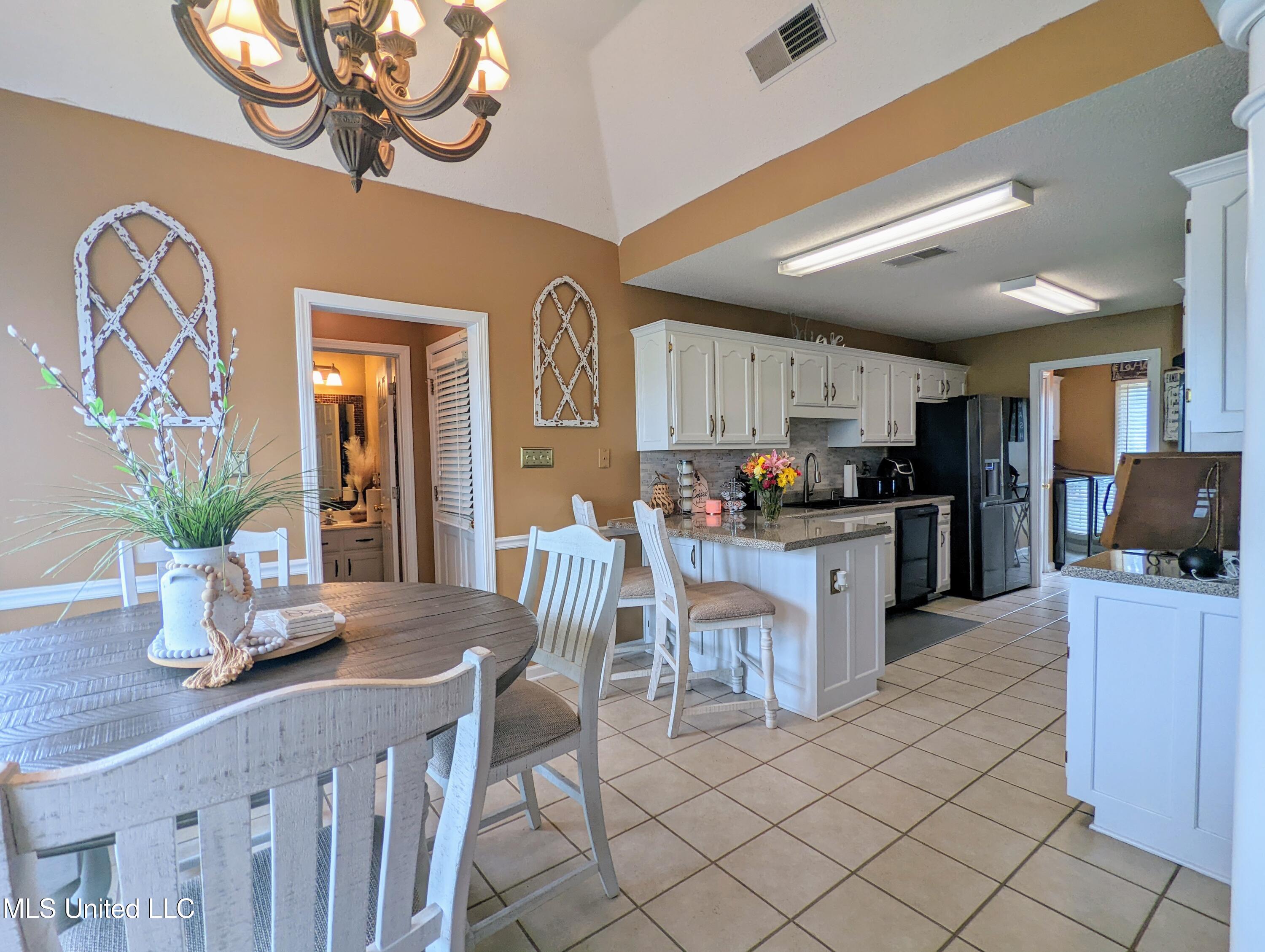 4253 Lakecrest Cove, Olive Branch, Mississippi image 12
