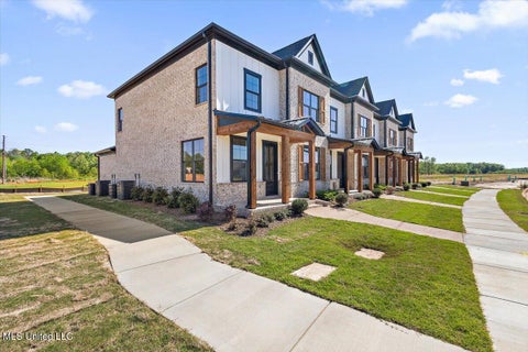 Townhouse For Sale - 691 Bolivar Drive<br/> Desoto County, Nesbit, MS 38651