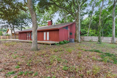 Single Family Residence in Ocean Springs MS 110 Simon Boulevard 31.jpg