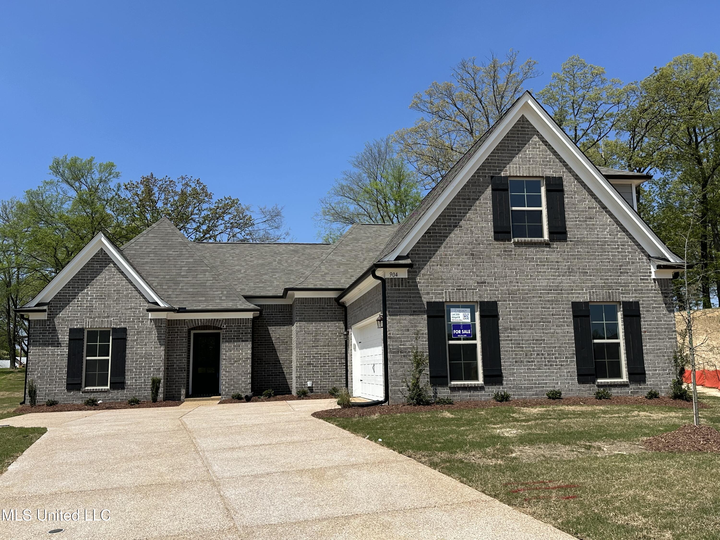 904 Andys Way, Hernando, Mississippi image 1