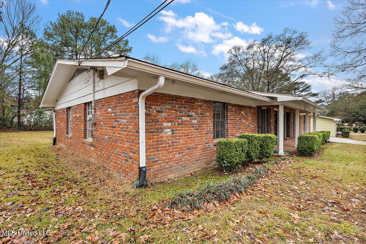 1227 Deerfield Lane, Jackson, Mississippi image 2