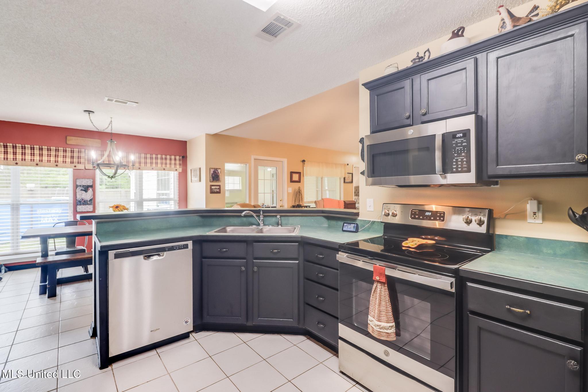 42 Lakeview Drive, Ocean Springs, Mississippi image 11