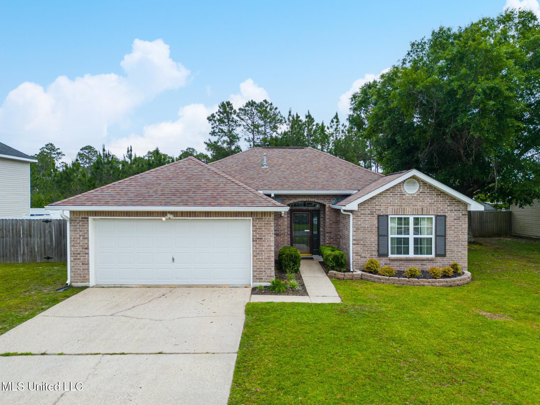 42 Lakeview Drive, Ocean Springs, Mississippi image 1