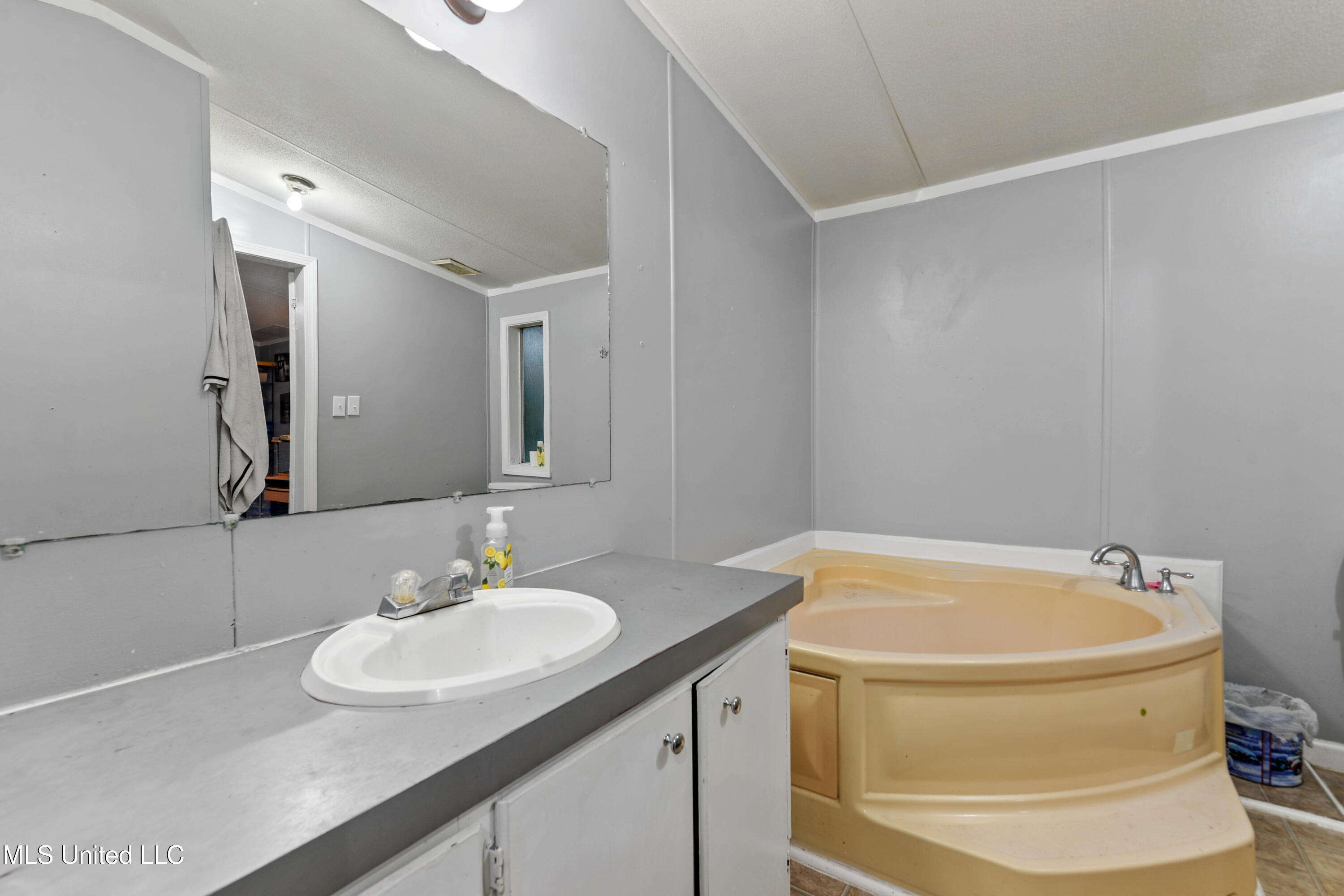18201 Robinson Road, Gulfport, Mississippi image 14