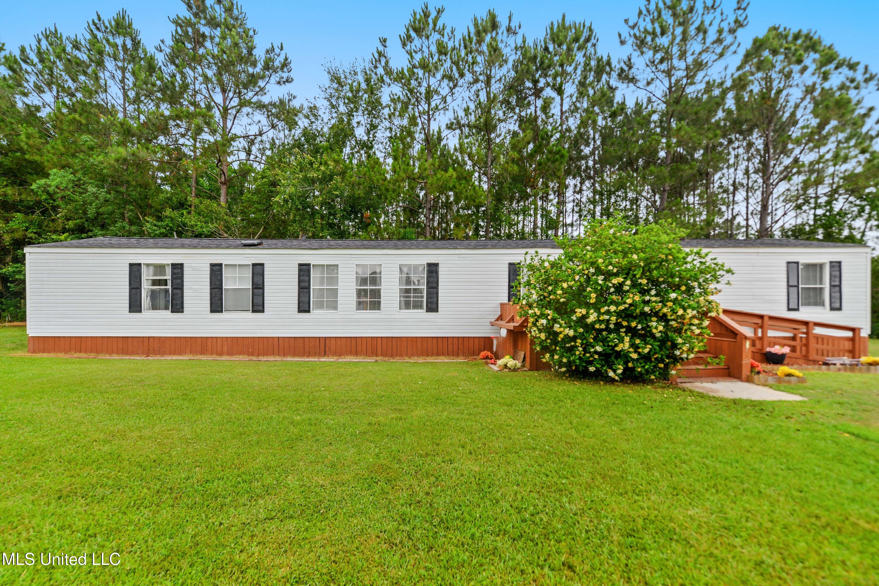 18201 Robinson Road, Gulfport, Mississippi image 1