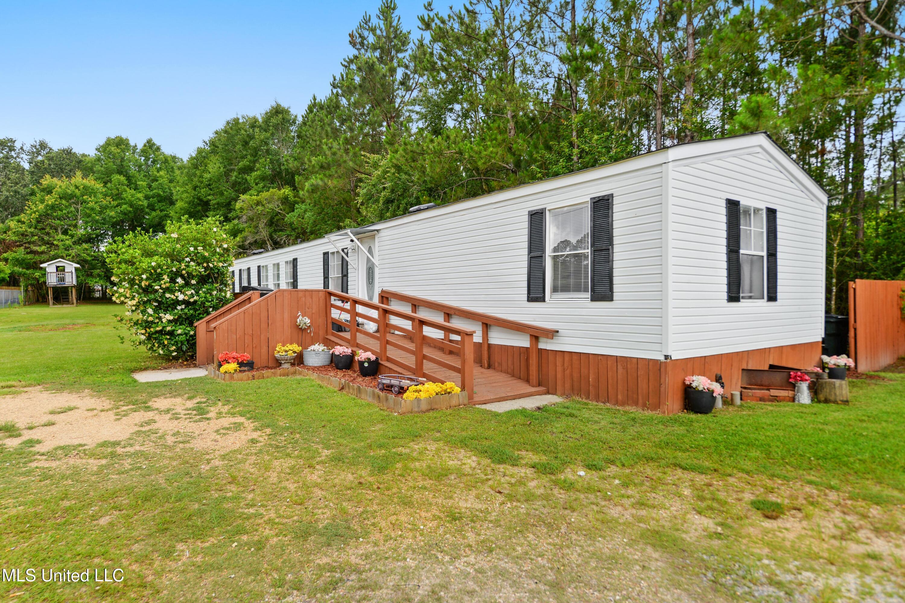 18201 Robinson Road, Gulfport, Mississippi image 2