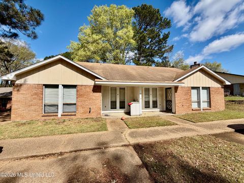 Townhouse For Sale - 114B Crestwood Cove<br/> Hinds County, Clinton, MS 39056