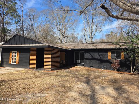 Homes For Sale - 2815 Hillside Drive<br/> Forrest County, Hattiesburg, MS 39401