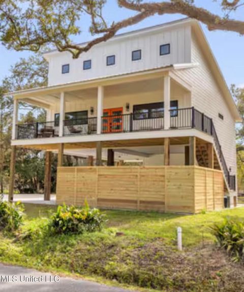 Homes For Sale - 218 Thomas Street<br/> Bay Saint Louis, MS 39520