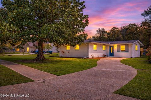 Homes For Sale - 2304 Gulf Avenue<br/> Harrison County, Gulfport, MS 39501