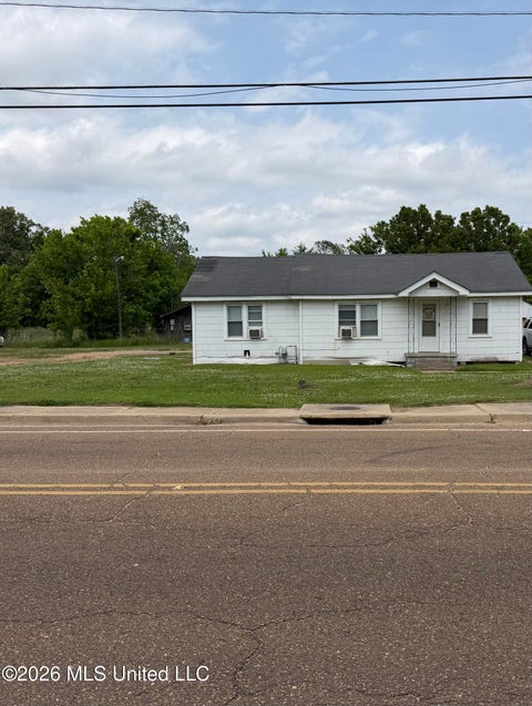 Homes For Sale - 2011 Carrollton Avenue<br/> Leflore County, Greenwood, MS 38930