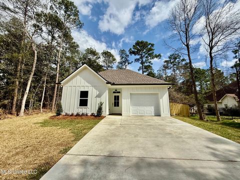 Homes For Sale - 94176 Bayou Drive<br/> Hancock County, Diamondhead, MS 39525