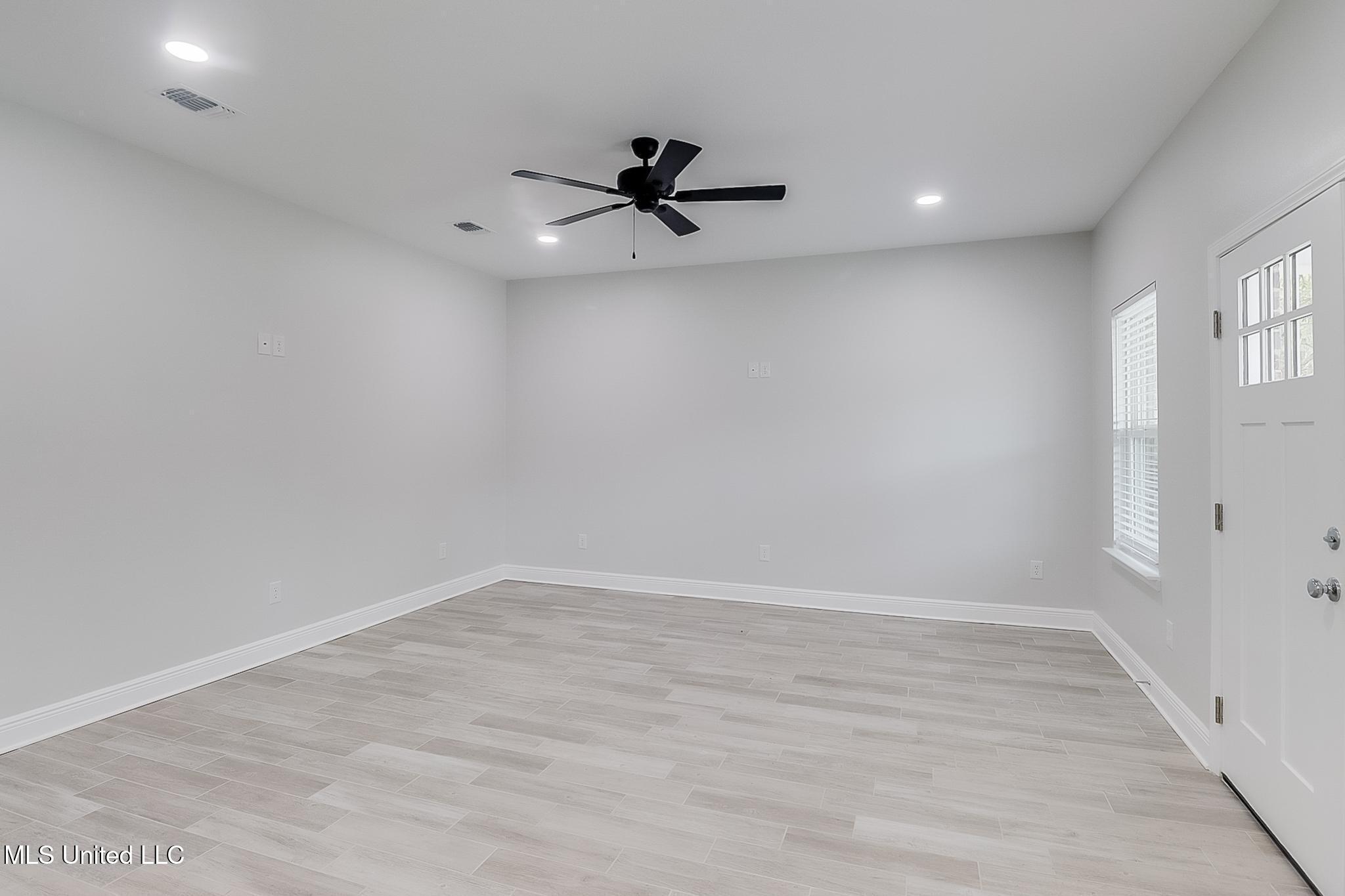 3121 Seahorse Road, Gautier, Mississippi image 3