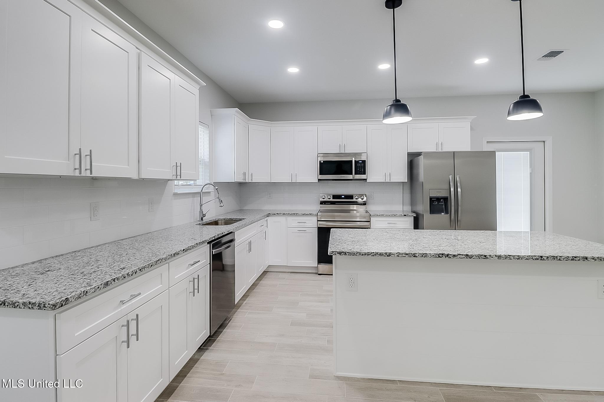 3121 Seahorse Road, Gautier, Mississippi image 2