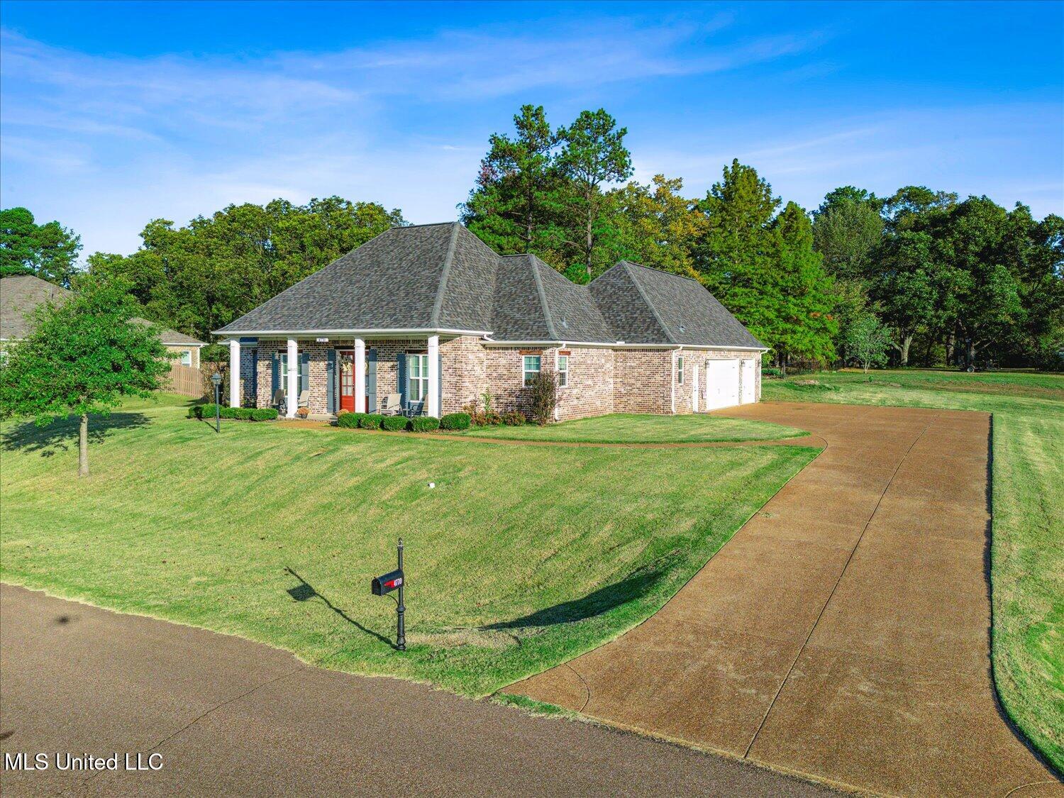 4770 Pleasant Breeze Drive, Olive Branch, Mississippi image 3