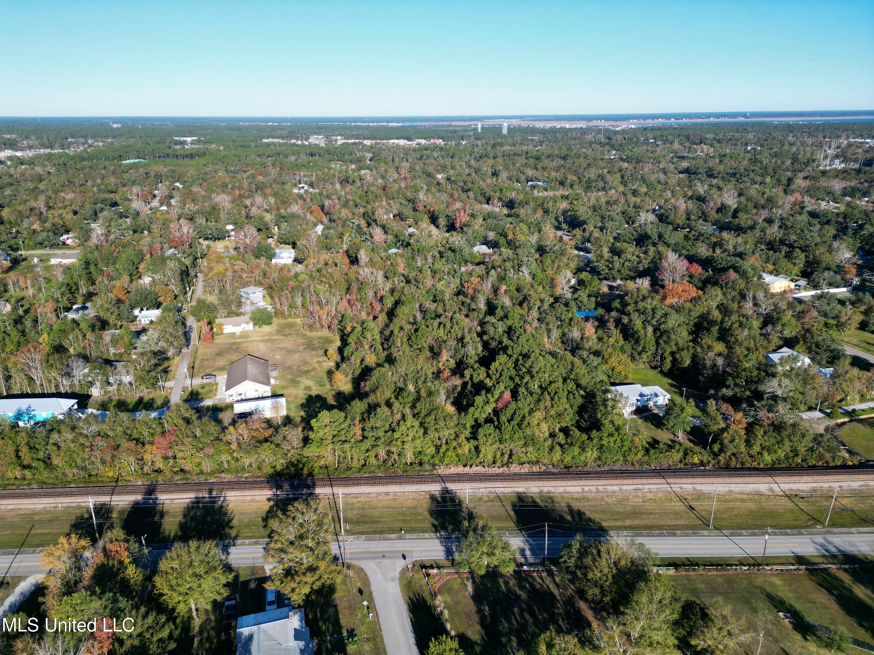 137 Grosvenor Place, Waveland, Mississippi image 4