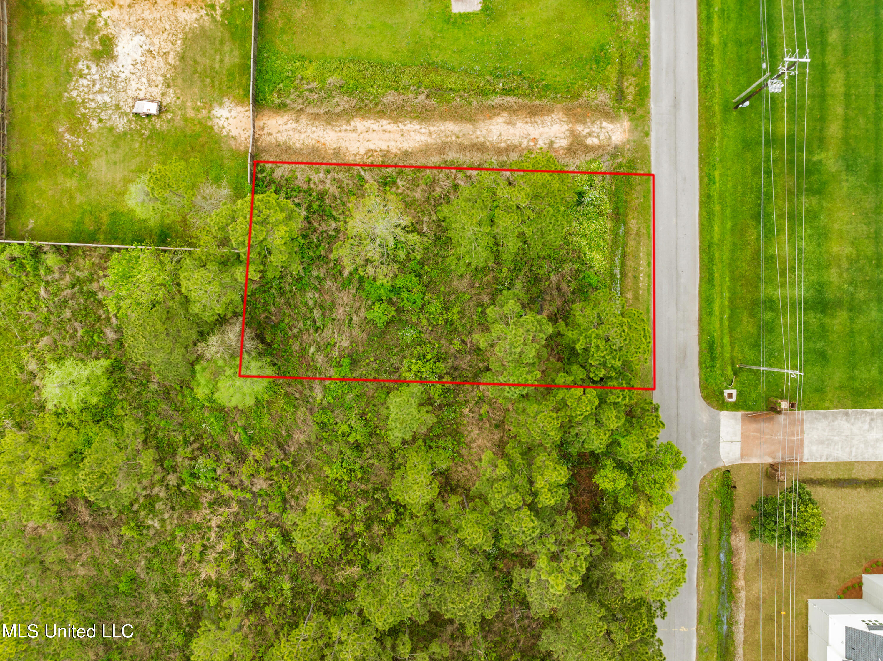 W End Road, Pass Christian, Mississippi image 10