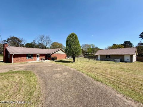Homes For Sale - 406 Wayne Street<br/> Hinds County, Clinton, MS 39056