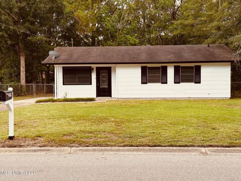 Single Family Residence in Ocean Springs MS 229 Linda Drive 3.jpg