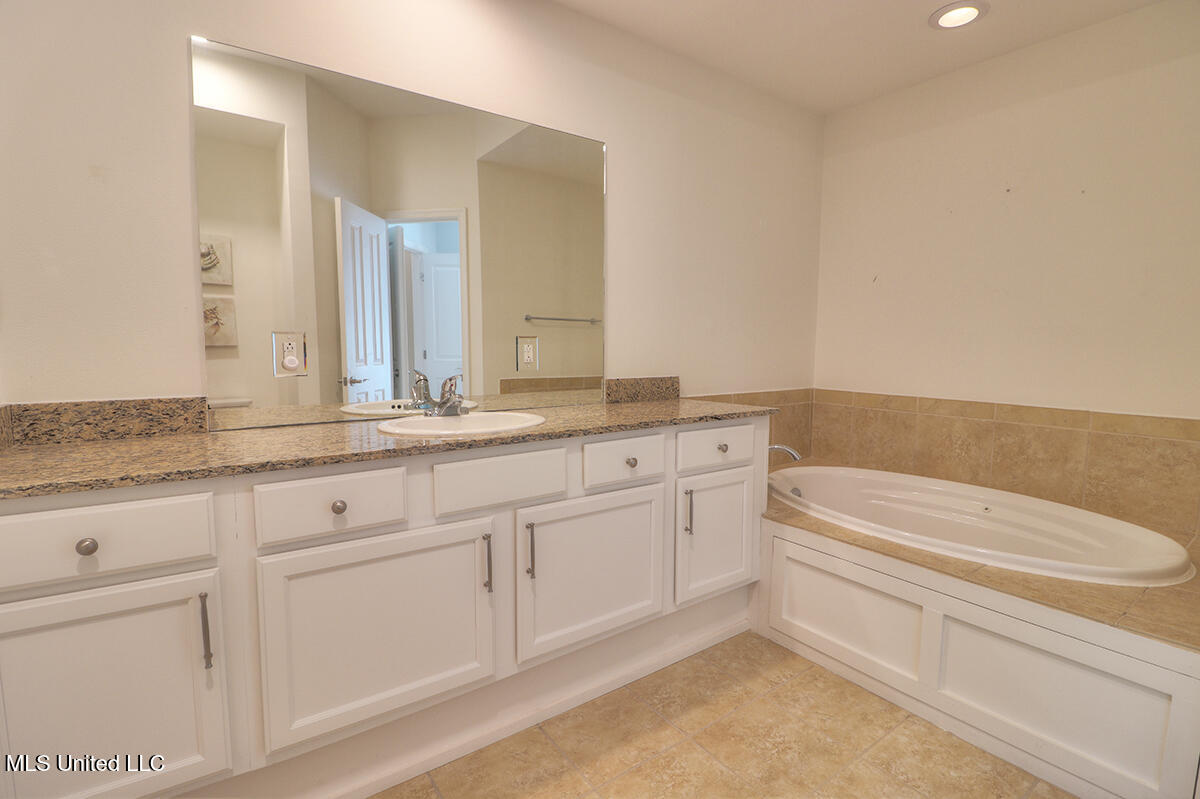 1100 W Beach Boulevard #309, Pass Christian, Mississippi image 9
