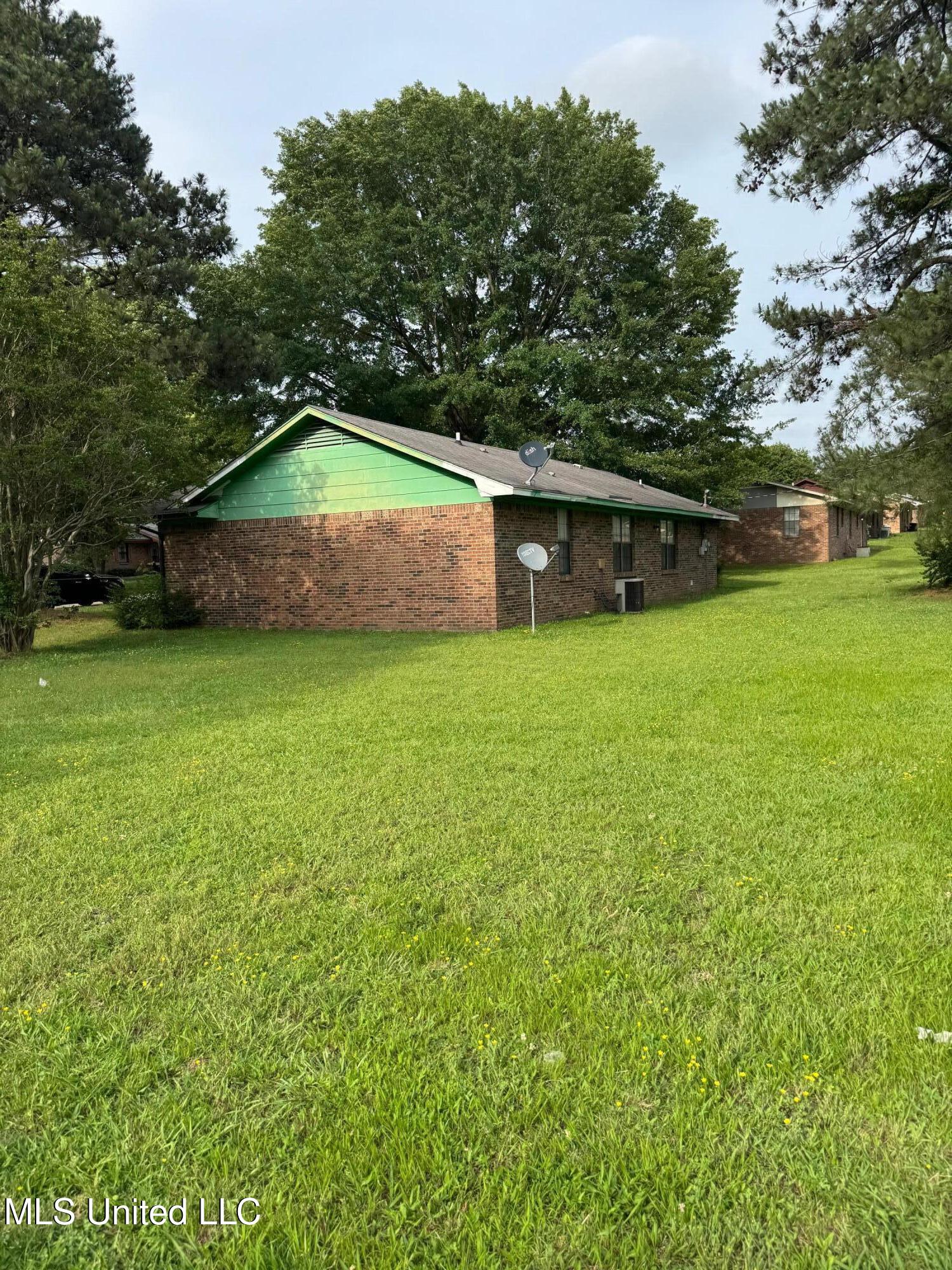 10373 Lafayette Drive, Olive Branch, Mississippi image 2