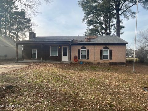Homes For Sale - 2880 Briarwood Drive<br/> Horn Lake, MS 38637
