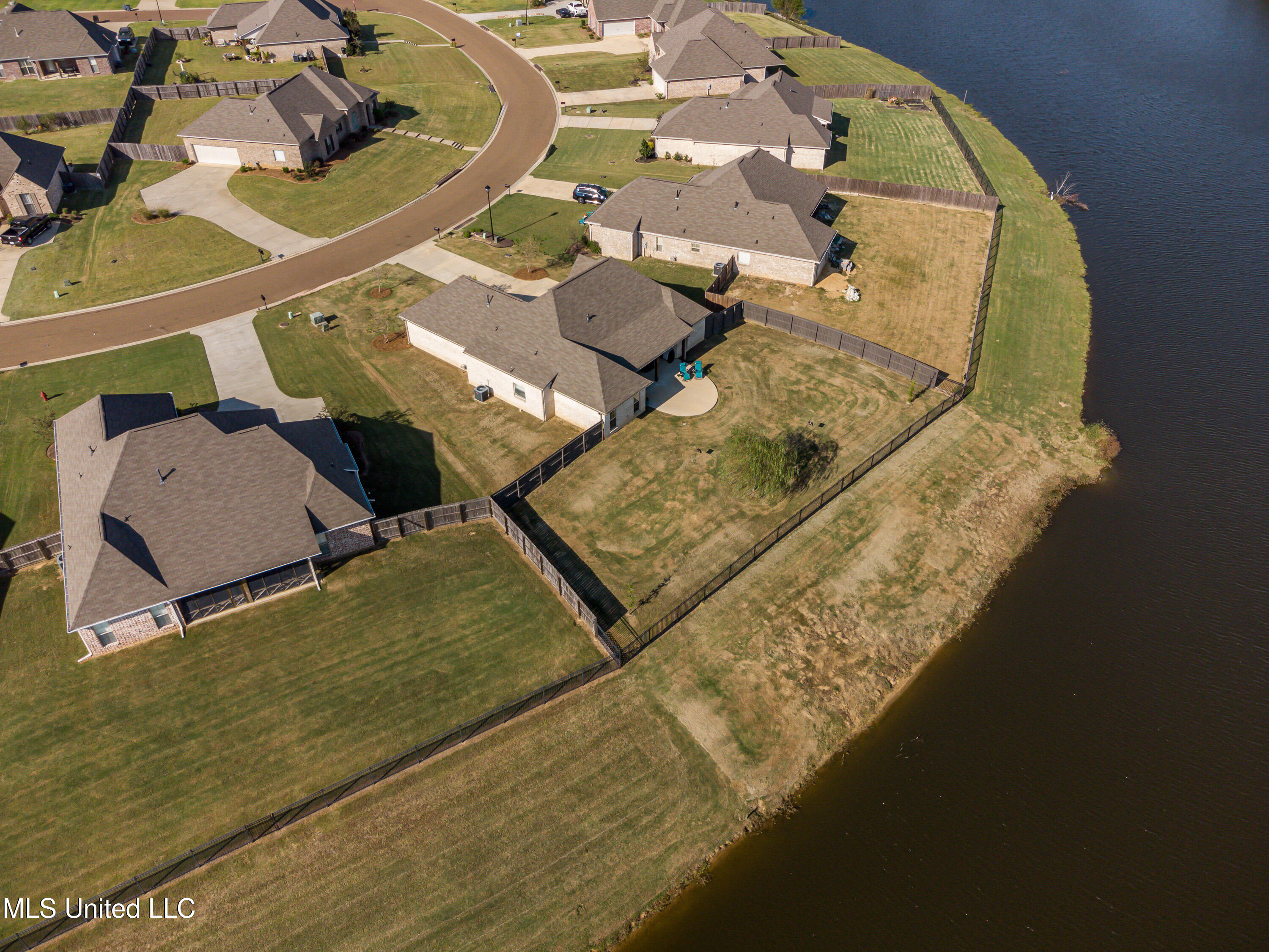 Madison, Mississippi 39110, United States, 3 Bedrooms Bedrooms, ,2 BathroomsBathrooms,Residential,Pending,39599