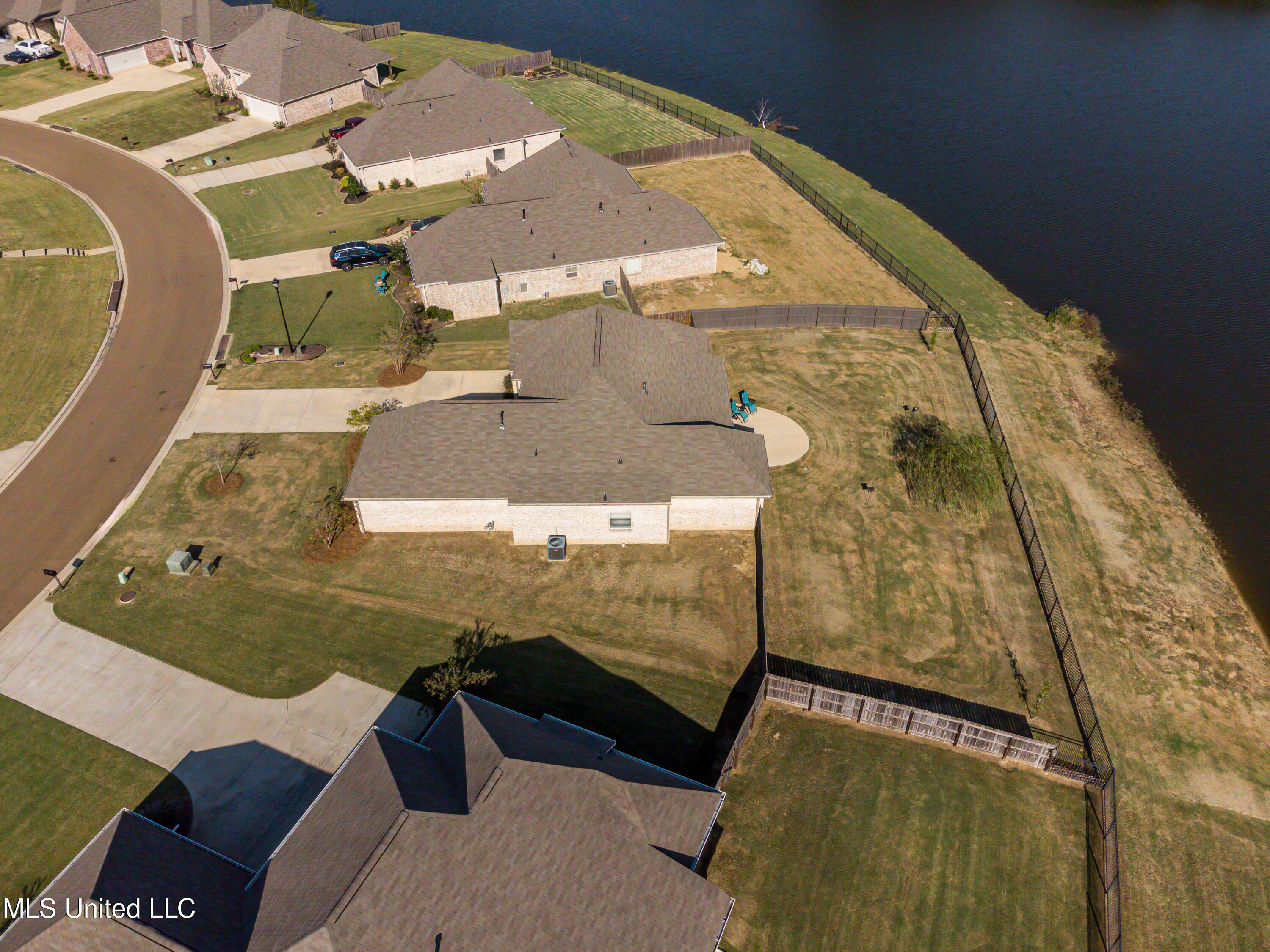 Madison, Mississippi 39110, United States, 3 Bedrooms Bedrooms, ,2 BathroomsBathrooms,Residential,Pending,39599